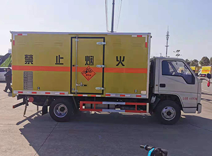 峨蔓镇爆破器材运输车技术升级与安全合规新趋势